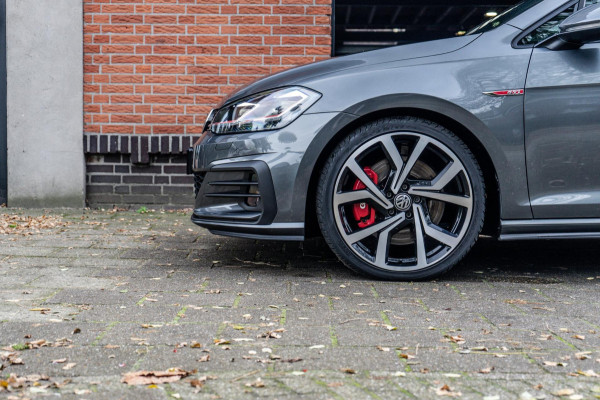 Volkswagen Golf 2.0 TSI GTI Performance Pano / Camera / Keyless