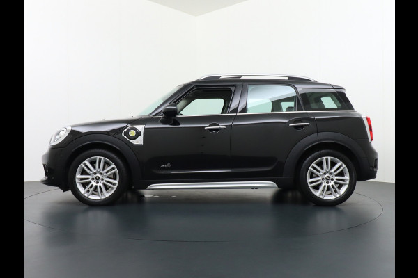 MINI Countryman AUT-6 T224pk LEER PanoDak /2xSch.-dak Connected-Services Wifi-vb. Hybrid Cooper S E ALL4 Sport-StoelenHUD Navi-pro Park-assist P Stoelverwarming Wired Comfort Access Head-up display Colour line Acoust.Active guard Voetgangersbescherm.Intelligent noodroep Performance control Mini driving modes 4x4