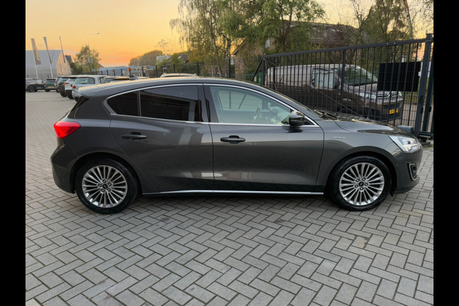 Ford Focus 1.5 EcoBoost Vignale, luxe leder, camera, magnetic grey, unieke uitvoering