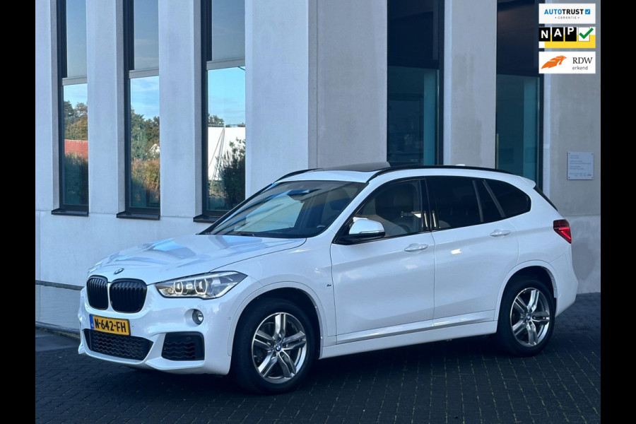 BMW X1 XDrive20i Automaat M sport pakket, panoramadak, trekhaak, HUD, achteruitrijcamera, harman cardon