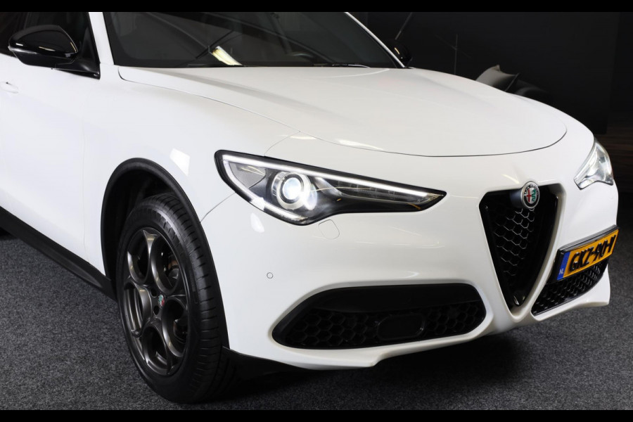 Alfa Romeo Stelvio 2.0 T AWD B-Tech / 280 PK / AUT / ACC / Camera / Navi / Leder / Open Panoramadak / Lane Assist / Led / Pdc / 20