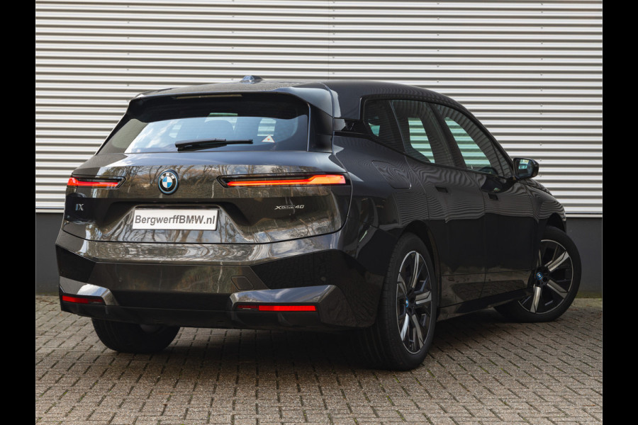 BMW iX xDrive40 - Driving Ass Prof - Laserlight - Parking Ass Plus - Sportpakket