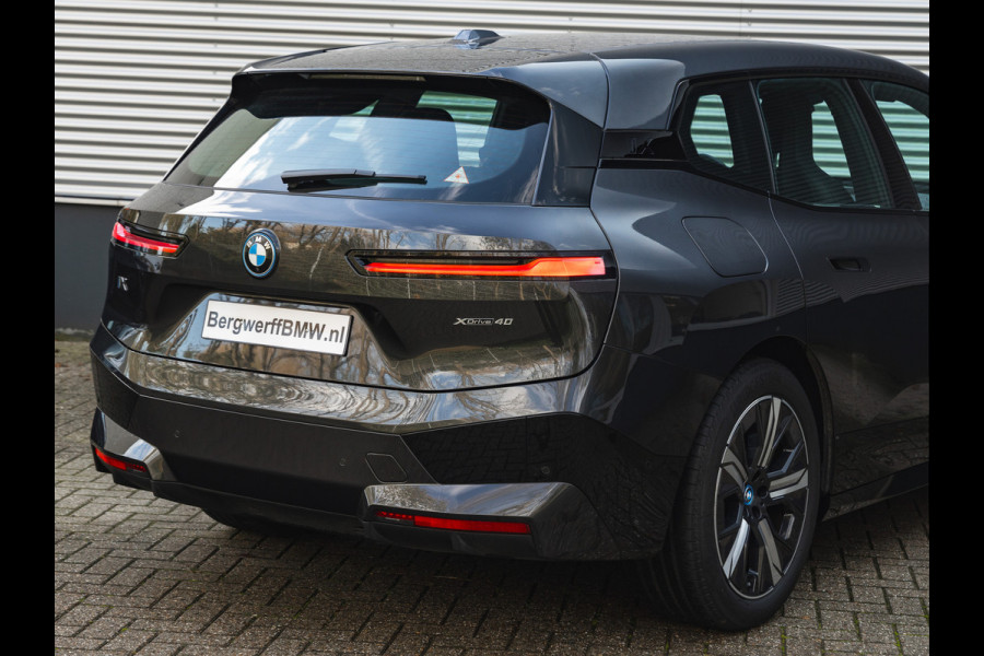 BMW iX xDrive40 - Driving Ass Prof - Laserlight - Parking Ass Plus - Sportpakket