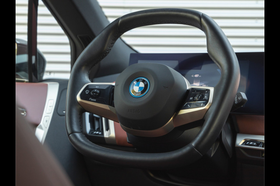 BMW iX xDrive50 - Pano - Adaptive Air - Driving Ass Prof - Harman Kardon - Laserlight