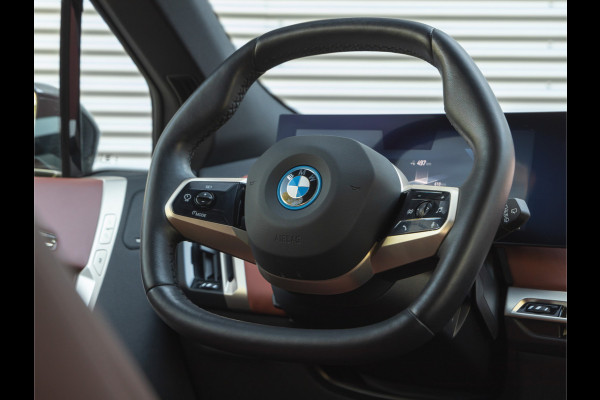 BMW iX xDrive50 - Pano - Adaptive Air - Driving Ass Prof - Harman Kardon - Laserlight