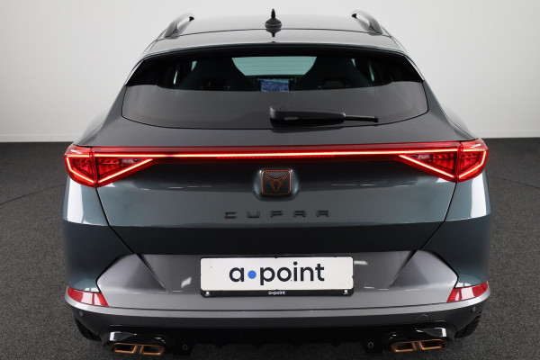 CUPRA Formentor 1.4 e-Hybrid VZ Copper Edition 245 pk Plug in Hybrid | Navigatie | Parkeersensoren (Park assist) | Rondomzicht camera | Adaptieve cruise control | Stoelverwarming |