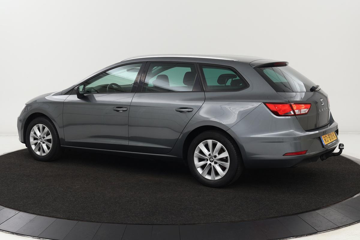 Seat Leon 1.6 TDI Style | Stoelverwarming | Trekhaak | Navigatie | PDC | Bluetooth | Climate control | Cruise control