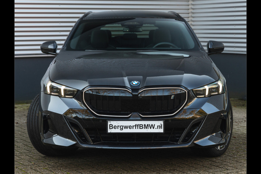 BMW i5 Touring eDrive40 M-Sport Pro - Pano - Driving Ass Prof - Harman-Kardon - Stoelventilatie