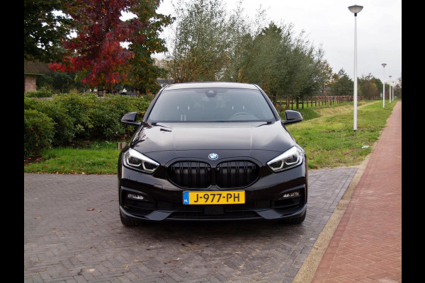 BMW 1-serie 118i Executive Edition | LED koplampen | Apple Carplay | Cruise Control  | NL-Auto |