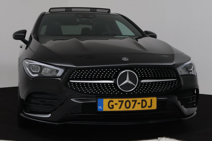 Mercedes-Benz CLA-Klasse 200 Business Solution AMG Automaat (SFEERVERLICHTING, PANO, NAVI, PDC, CAMERA, NL-AUTO, GOED ONDERHOUD)