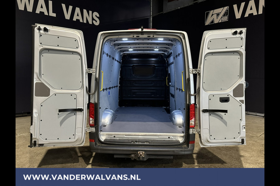 Volkswagen Crafter 2.0 TDI 140pk L3H3 L2H2 Achterwiel aandrijving Euro6 Airco | Camera | 3000kg Trekhaak | Apple Carplay Android Auto, Bijrijdersbank