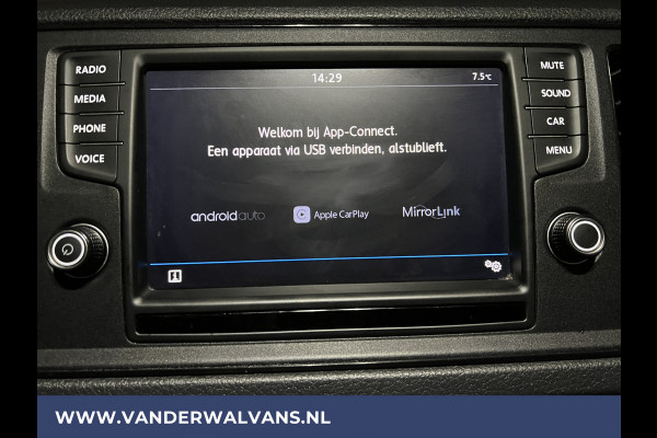 Volkswagen Crafter 2.0 TDI 140pk L3H3 L2H2 Achterwiel aandrijving Euro6 Airco | Camera | 3000kg Trekhaak | Apple Carplay Android Auto, Bijrijdersbank