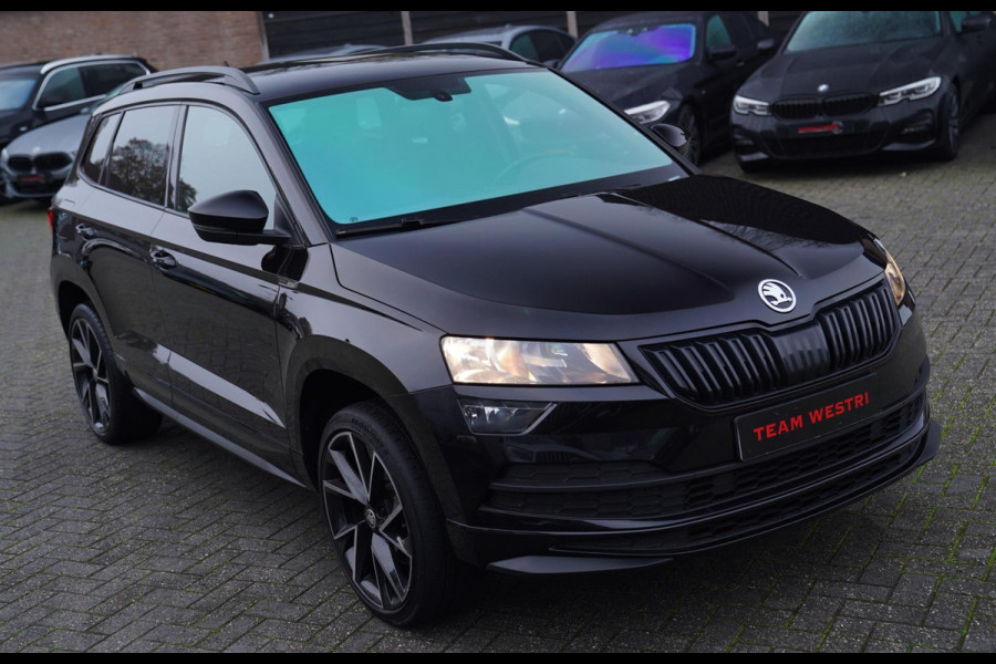 Škoda Karoq 1.5 TSI ACT Sportline Business | Kuipstoelen | Automaat | 19 inch | BTW Auto | ACC | Navigatie | Zwarte Hemel | Sport