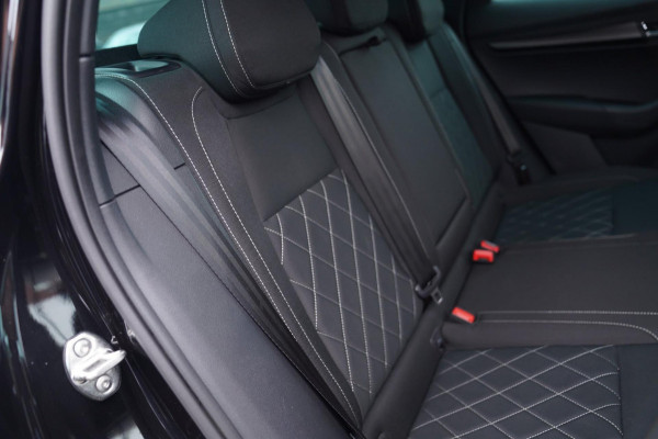 Škoda Karoq 1.5 TSI ACT Sportline Business | Kuipstoelen | Automaat | 19 inch | BTW Auto | ACC | Navigatie | Zwarte Hemel | Sport