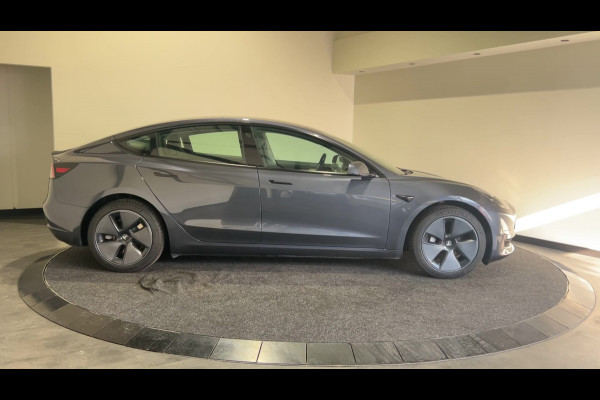 Tesla Model 3 Standard RWD Plus 60 kWh | Lage km stand | Panoramadak Deze maand gratis laadpas met € 500,- laad tegoed!