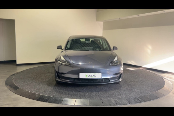 Tesla Model 3 Standard RWD Plus 60 kWh | Lage km stand | Panoramadak Deze maand gratis laadpas met € 500,- laad tegoed!