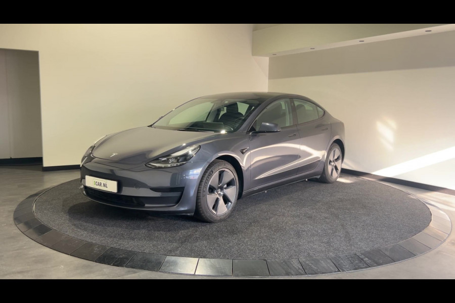 Tesla Model 3 Standard RWD Plus 60 kWh | Lage km stand | Panoramadak Deze maand gratis laadpas met € 500,- laad tegoed!