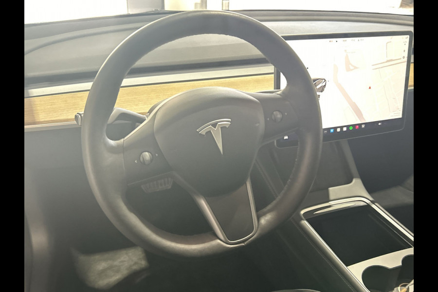 Tesla Model 3 Standard RWD Plus 60 kWh | Lage km stand | Panoramadak Deze maand gratis laadpas met € 500,- laad tegoed!