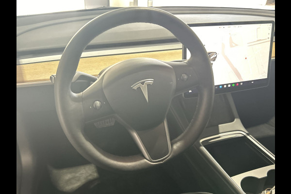 Tesla Model 3 Standard RWD Plus 60 kWh | Lage km stand | Panoramadak Deze maand gratis laadpas met € 500,- laad tegoed!