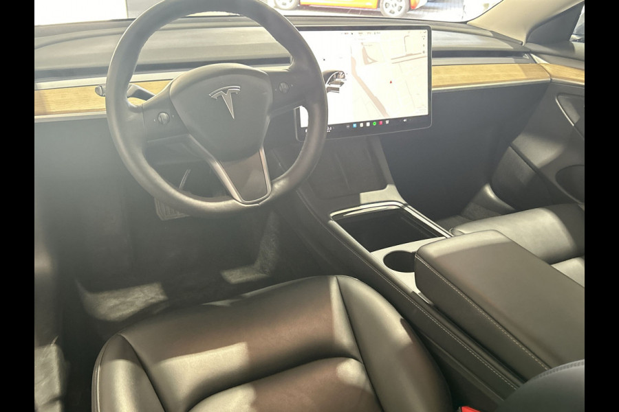 Tesla Model 3 Standard RWD Plus 60 kWh | Lage km stand | Panoramadak Deze maand gratis laadpas met € 500,- laad tegoed!