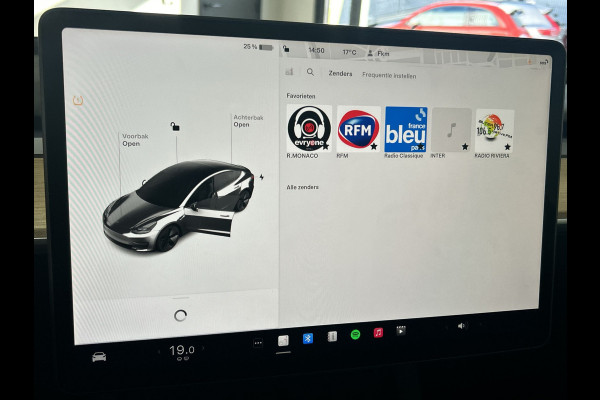 Tesla Model 3 Standard RWD Plus 60 kWh | Lage km stand | Panoramadak Deze maand gratis laadpas met € 500,- laad tegoed!