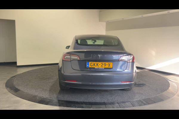 Tesla Model 3 Standard RWD Plus 60 kWh | Lage km stand | Panoramadak Deze maand gratis laadpas met € 500,- laad tegoed!