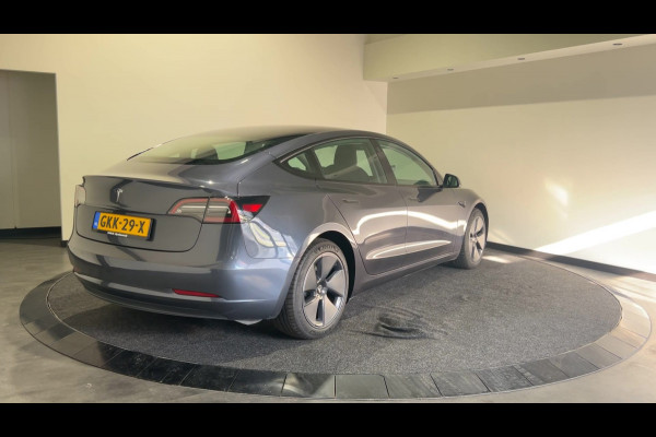 Tesla Model 3 Standard RWD Plus 60 kWh | Lage km stand | Panoramadak Deze maand gratis laadpas met € 500,- laad tegoed!