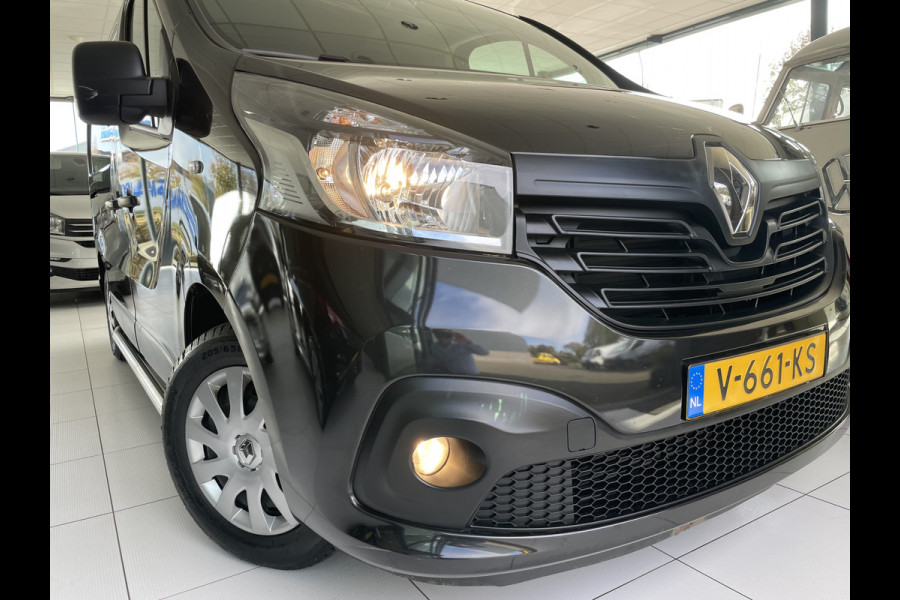 Renault Trafic 1.6 dCi T29 L2H1 Luxe Energy Airco - Cruise control - ParkS-A - Navi - Radio/USB/AUX/TEL/Bluetooth MFL-Stuurwiel - ML - LMV - Trekhaak - CD+AB - Ramen E-VZ - Spiegels E-V+VW - B-Stoel IHV - RS - HSA - B-Assist - 2 zitpl. RV - Zijwand Bet. - Zijschuifd.R - Laadvloer - Tussenschot V - Sidepi