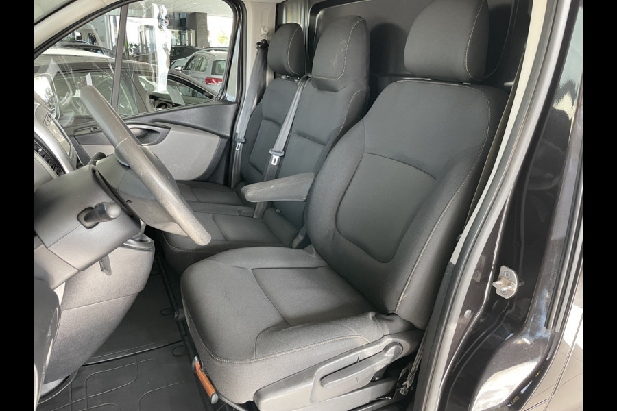 Renault Trafic 1.6 dCi T29 L2H1 Luxe Energy Airco - Cruise control - ParkS-A - Navi - Radio/USB/AUX/TEL/Bluetooth MFL-Stuurwiel - ML - LMV - Trekhaak - CD+AB - Ramen E-VZ - Spiegels E-V+VW - B-Stoel IHV - RS - HSA - B-Assist - 2 zitpl. RV - Zijwand Bet. - Zijschuifd.R - Laadvloer - Tussenschot V - Sidepi