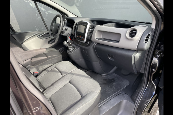 Renault Trafic 1.6 dCi T29 L2H1 Luxe Energy Airco - Cruise control - ParkS-A - Navi - Radio/USB/AUX/TEL/Bluetooth MFL-Stuurwiel - ML - LMV - Trekhaak - CD+AB - Ramen E-VZ - Spiegels E-V+VW - B-Stoel IHV - RS - HSA - B-Assist - 2 zitpl. RV - Zijwand Bet. - Zijschuifd.R - Laadvloer - Tussenschot V - Sidepi