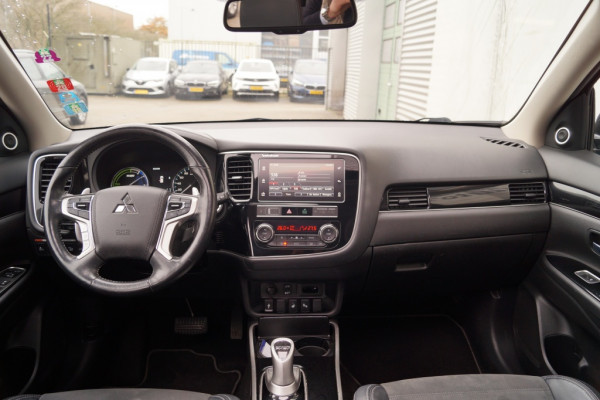 Mitsubishi Outlander 2.4 PHEV Intense+ -S.DAK-ECC-CAM-NAVI-PDC-