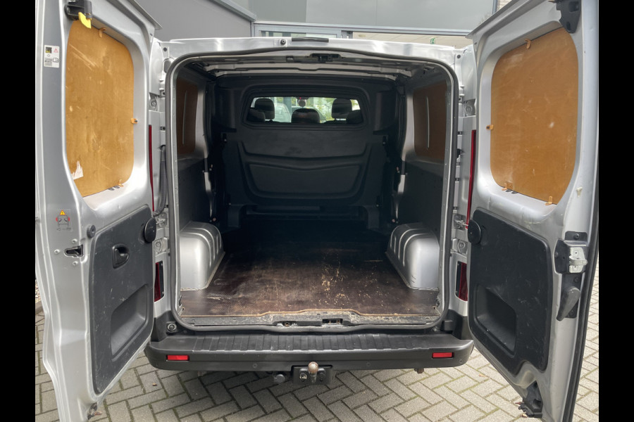 Fiat Talento 1.6 MJ EcoJet L2H1 DC SX Climate control - Cruise control - Parkeer sensoren achter - Navigatie - Radio/CD/MP3 - USB/AUX - DAB - Bluetooth - Achteruitrij camera - sidebars - zonnescherm zijruiten - MFL Stuurwiel - Mistlampen - Licht metalen velgen - Trekhaak - Ramen electrisch voor - Spiegels elektrisch verstel en verwarm - laadvloer - tussenschot volledig - zijschuifdeur R. - B-stoel