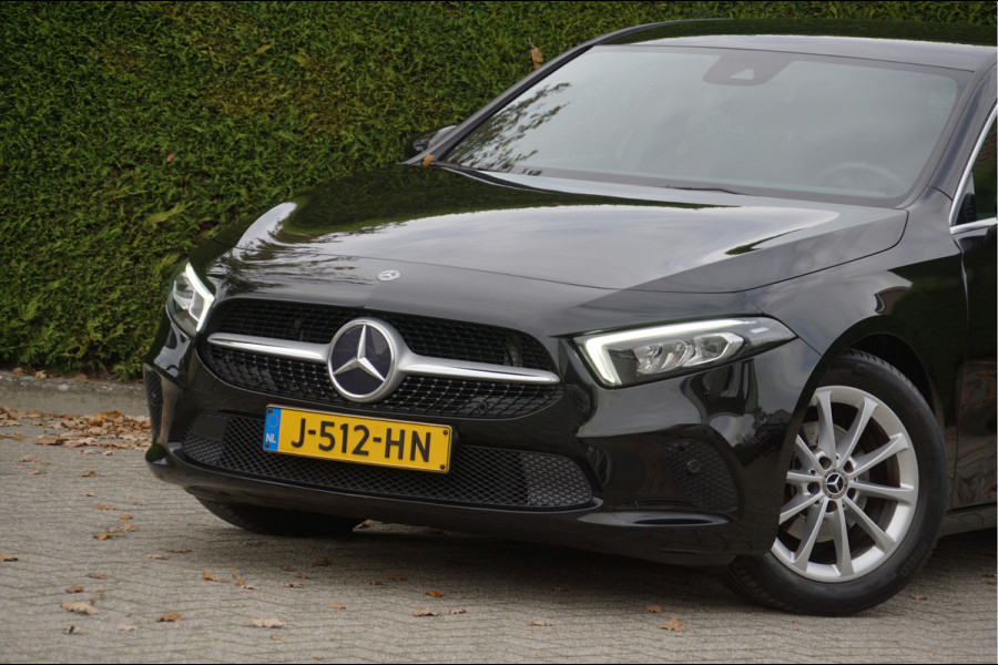 Mercedes-Benz A-Klasse A 180 Luxury 100% Dealeronderhouden | Widescreen MBUX Camera LED