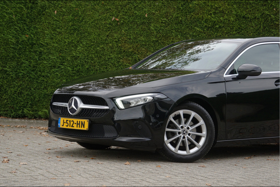 Mercedes-Benz A-Klasse A 180 Luxury 100% Dealeronderhouden | Widescreen MBUX Camera LED