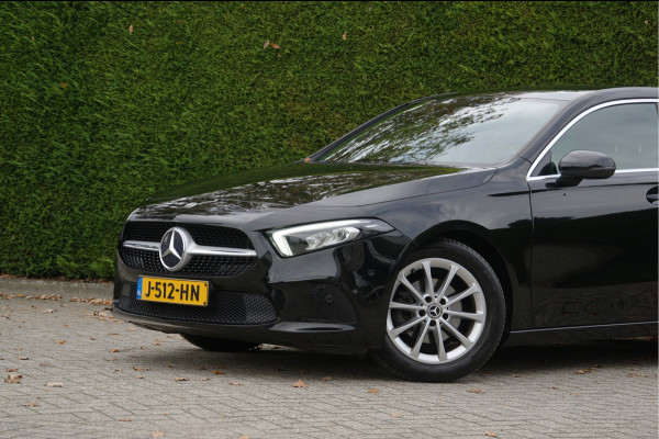 Mercedes-Benz A-Klasse A 180 Luxury 100% Dealeronderhouden | Widescreen MBUX Camera LED