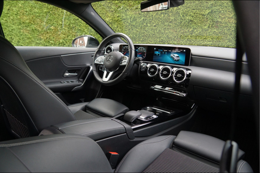 Mercedes-Benz A-Klasse A 180 Luxury 100% Dealeronderhouden | Widescreen MBUX Camera LED