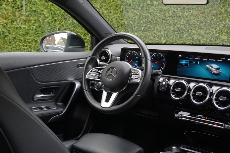 Mercedes-Benz A-Klasse A 180 Luxury 100% Dealeronderhouden | Widescreen MBUX Camera LED