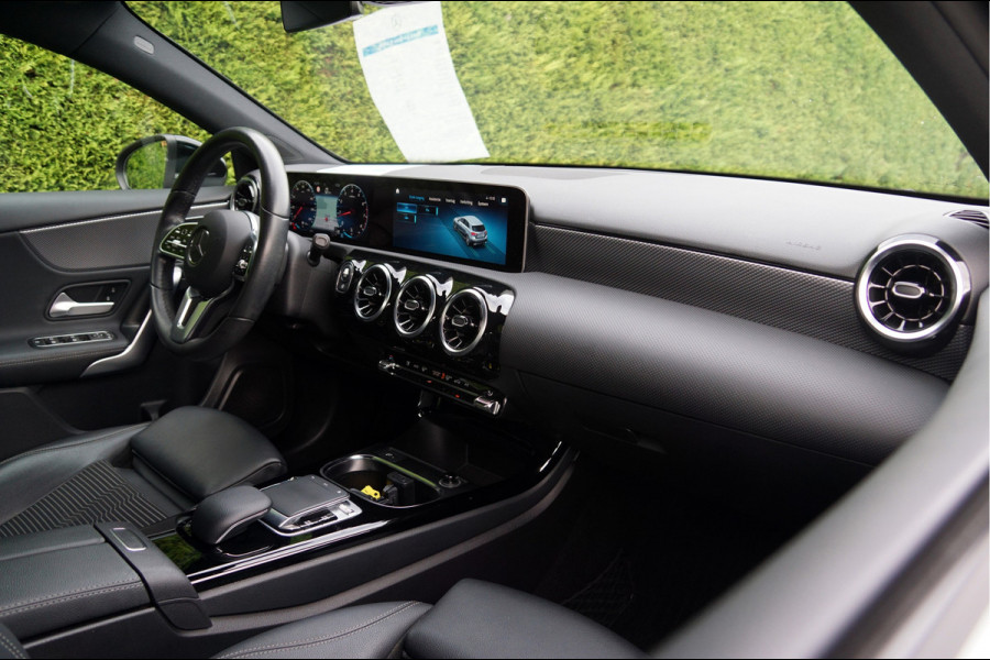 Mercedes-Benz A-Klasse A 180 Luxury 100% Dealeronderhouden | Widescreen MBUX Camera LED