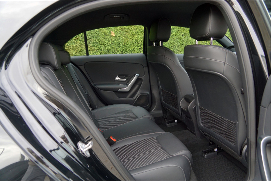 Mercedes-Benz A-Klasse A 180 Luxury 100% Dealeronderhouden | Widescreen MBUX Camera LED