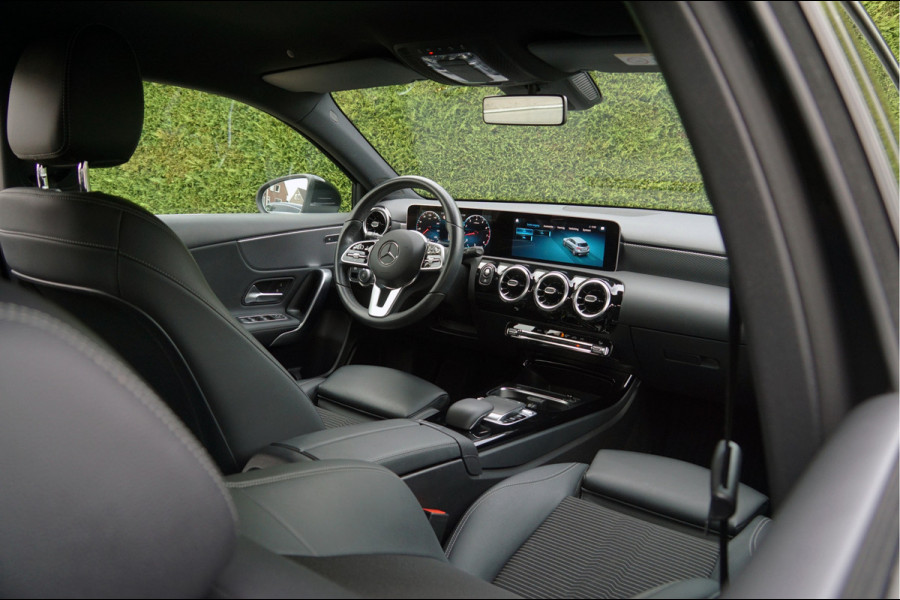 Mercedes-Benz A-Klasse A 180 Luxury 100% Dealeronderhouden | Widescreen MBUX Camera LED