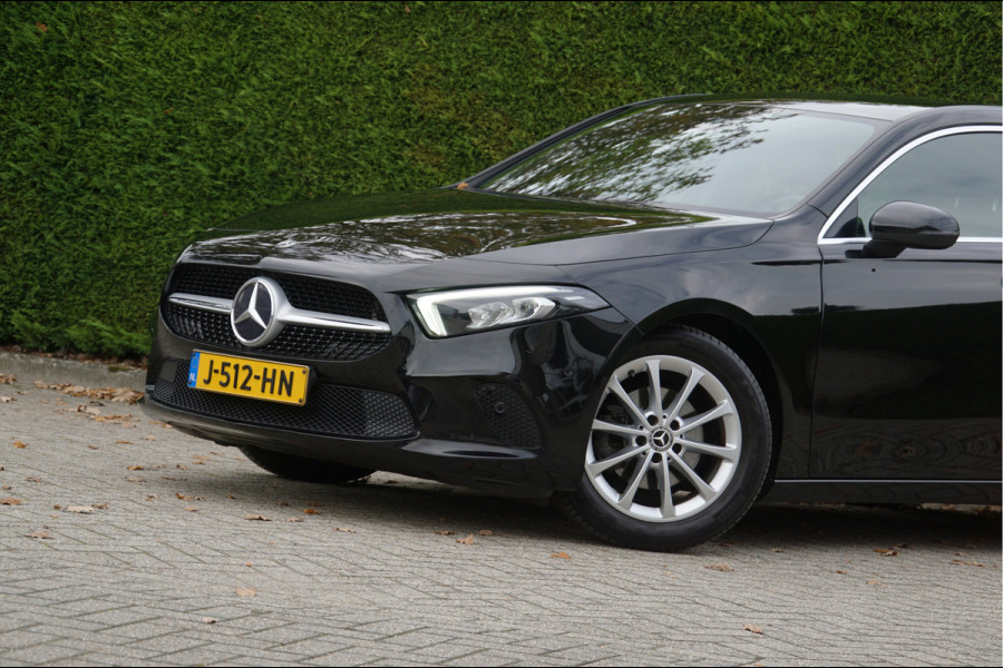 Mercedes-Benz A-Klasse A 180 Luxury 100% Dealeronderhouden | Widescreen MBUX Camera LED