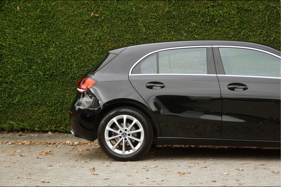 Mercedes-Benz A-Klasse A 180 Luxury 100% Dealeronderhouden | Widescreen MBUX Camera LED