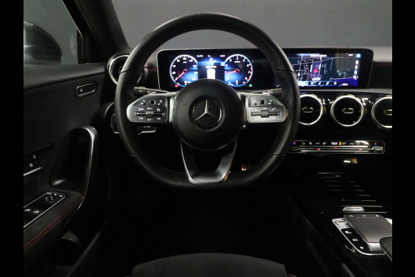 Mercedes-Benz A-Klasse 180 Business Solution AMG [APPLE CARPLAY, CAMERA, DIGITAL DASH, SPORTSTOELEN, NAVIGATIE, STOELVERWARMING, FLIPPERS, HALF LEDER, CRUISE, NIEUWSTAAT]