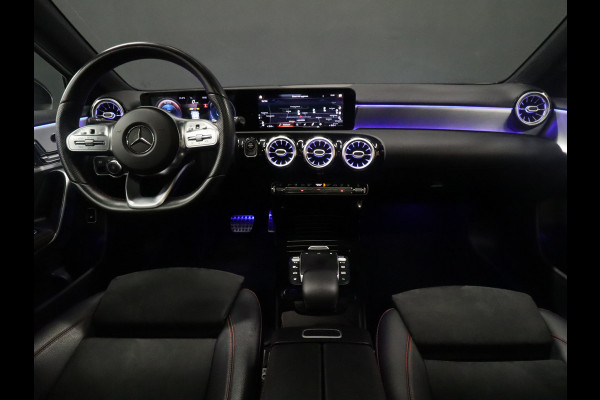 Mercedes-Benz A-Klasse 250e AMG Sport [SCHUIFKANTELDAK, SFEERVERLICHTING, ACHTERUITRIJCAMERA, ELEC STOELEN, STOELVERWARMING, LED, CRUISE, FLIPPERS,  NIEUWSTAAT]