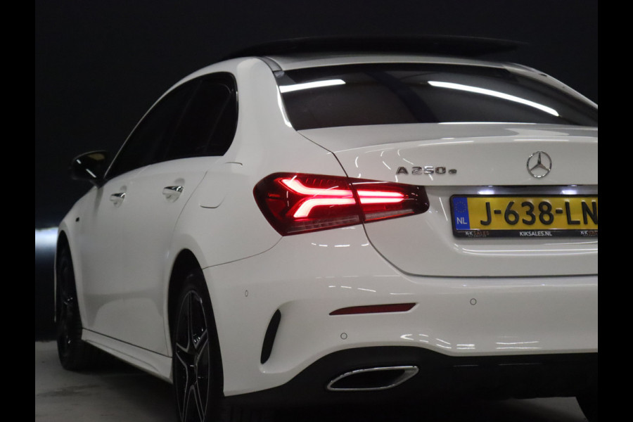 Mercedes-Benz A-Klasse 250e AMG Sport [SCHUIFKANTELDAK, SFEERVERLICHTING, ACHTERUITRIJCAMERA, ELEC STOELEN, STOELVERWARMING, LED, CRUISE, FLIPPERS,  NIEUWSTAAT]