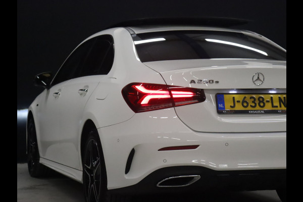 Mercedes-Benz A-Klasse 250e AMG Sport [SCHUIFKANTELDAK, SFEERVERLICHTING, ACHTERUITRIJCAMERA, ELEC STOELEN, STOELVERWARMING, LED, CRUISE, FLIPPERS,  NIEUWSTAAT]