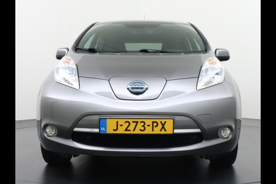 Nissan Leaf €5.395,- Na Subsidie Tekna 24kWh Navi Ecc Leder 360-Camera Stoel en Stuur-verwarming Lmv Cruise Control Regen-Licht Sensor Bluetooth DAB €2.000,- Subsidie mogelijk - Zeer nette auto