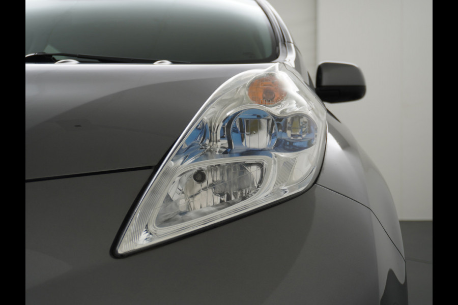 Nissan Leaf €5.395,- Na Subsidie Tekna 24kWh Navi Ecc Leder 360-Camera Stoel en Stuur-verwarming Lmv Cruise Control Regen-Licht Sensor Bluetooth DAB €2.000,- Subsidie mogelijk - Zeer nette auto