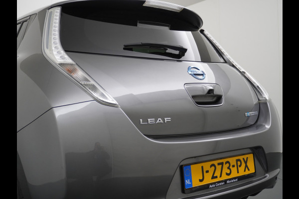 Nissan Leaf €5.395,- Na Subsidie Tekna 24kWh Navi Ecc Leder 360-Camera Stoel en Stuur-verwarming Lmv Cruise Control Regen-Licht Sensor Bluetooth DAB €2.000,- Subsidie mogelijk - Zeer nette auto