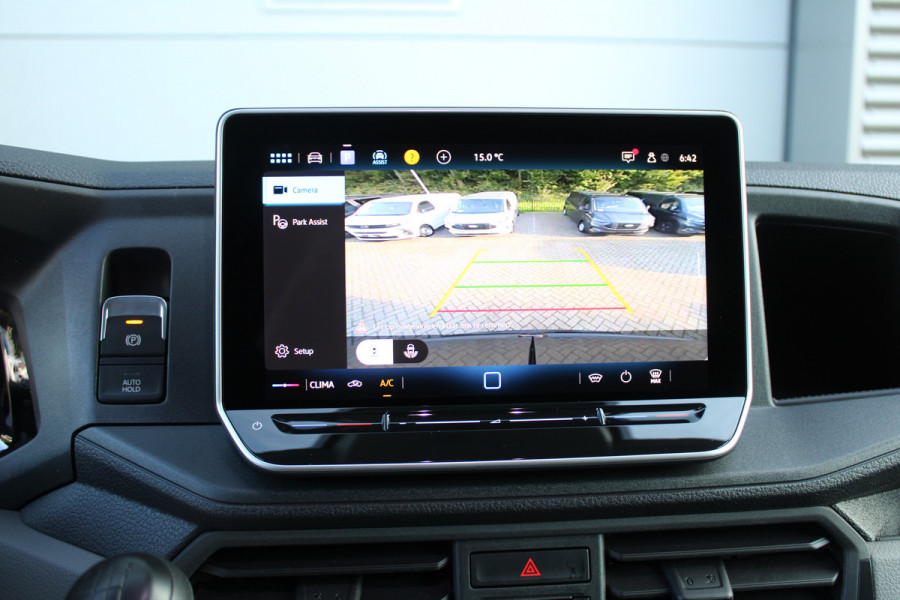 Volkswagen Crafter 30 2.0 TDI L3H3 140pk - Navigatie - DAB - Geveerde Stoel - Camera - Carplay - Rijklaar